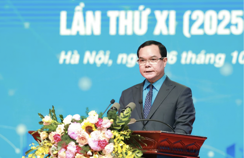 Ông Nguyễn Đình Khang - Ủy viên Trung ương Đảng, Phó Chủ tịch Ủy ban Trung ương MTTQ Việt Nam, Chủ tịch Tổng LĐLĐVN phát biểu đáp từ và phát động phong trào thi đua yêu nước giai đoạn 2025 - 2030. (Ảnh: H.N) Ông Nguyễn Đình Khang - Ủy viên Trung ương Đảng, Phó Chủ tịch Ủy ban Trung ương MTTQ Việt Nam, Chủ tịch Tổng LĐLĐVN phát biểu đáp từ và phát động phong trào thi đua yêu nước giai đoạn 2025 - 2030. (Ảnh: H.N)
