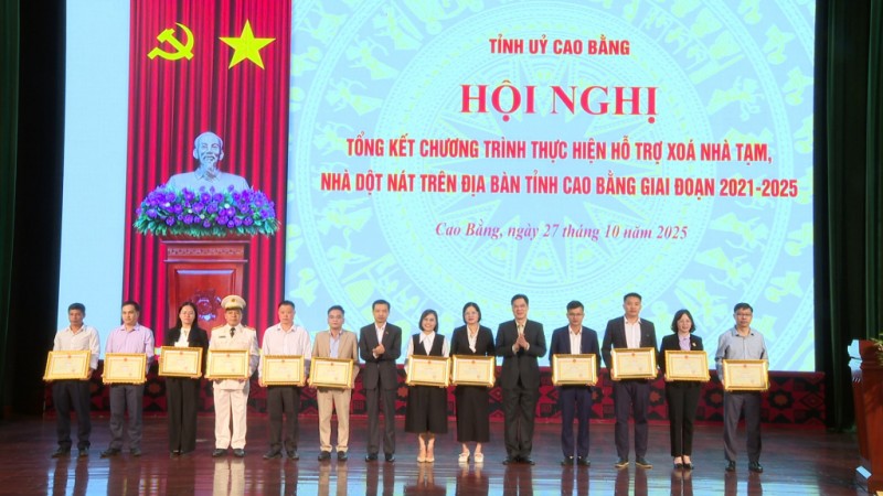 Chủ tịch UBND tỉnh tặng Bằng khen 21 tập thể và 14 cá nhân có thành tích xuất sắc trong thực hiện Phong trào thi đua “Chung tay xóa nhà tạm, nhà dột nát trên địa bàn tỉnh Cao Bằng năm 2025”. Chủ tịch UBND tỉnh tặng Bằng khen 21 tập thể và 14 cá nhân có thành tích xuất sắc trong thực hiện Phong trào thi đua “Chung tay xóa nhà tạm, nhà dột nát trên địa bàn tỉnh Cao Bằng năm 2025”.