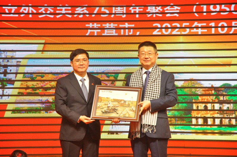 Cần Thơ họp mặt kỷ niệm 75 năm thiết lập quan hệ ngoại giao Việt Nam - Trung Quốc Cần Thơ họp mặt kỷ niệm 75 năm thiết lập quan hệ ngoại giao Việt Nam - Trung Quốc