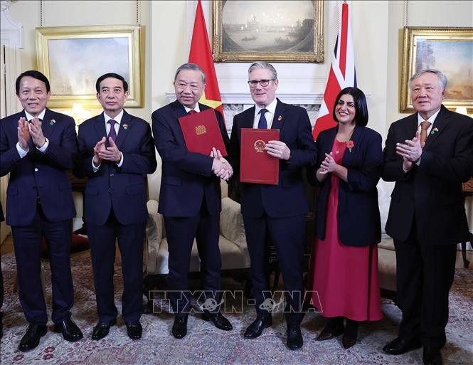 Tuyên bố chung về việc nâng cấp quan hệ Việt Nam - Anh lên Đối tác Chiến lược toàn diện Tuyên bố chung về việc nâng cấp quan hệ Việt Nam - Anh lên Đối tác Chiến lược toàn diện