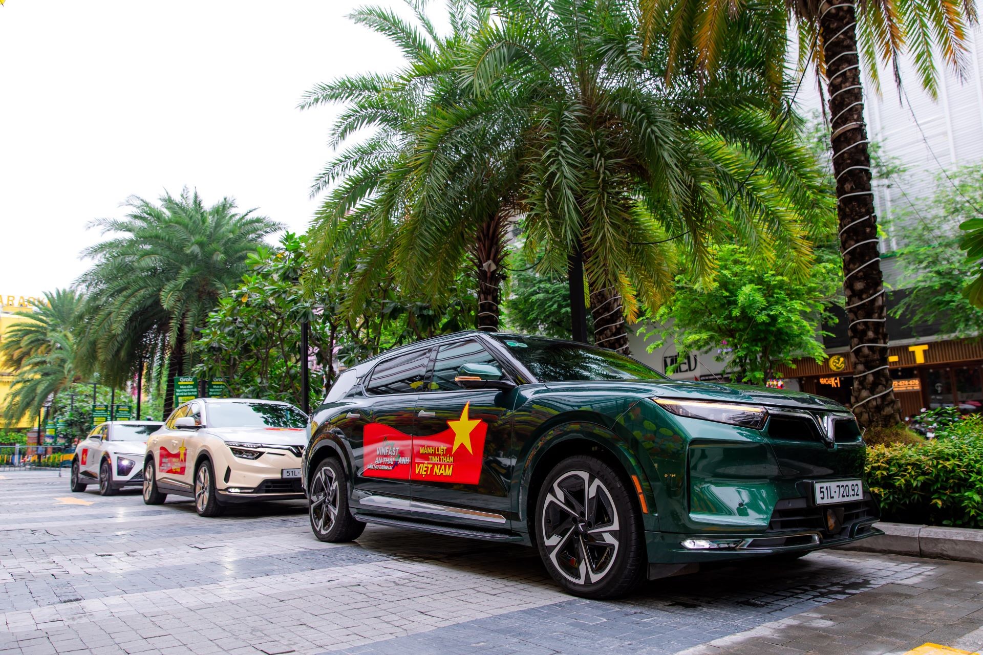 Cuối tuần vừa rồi, khách tham quan TTTM Vạn Hạnh Mall đã có cơ hội chiêm ngưỡng và lái thử 3 dòng xe cao cấp VinFast VF 7, VF 8, VF 9. Cuối tuần vừa rồi, khách tham quan TTTM Vạn Hạnh Mall đã có cơ hội chiêm ngưỡng và lái thử 3 dòng xe cao cấp VinFast VF 7, VF 8, VF 9.