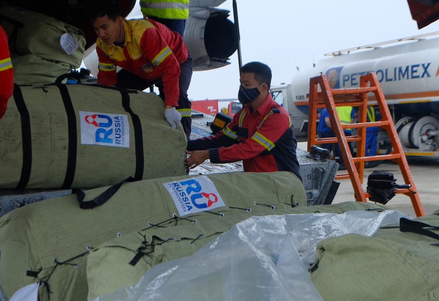 Liên bang Nga viện trợ khẩn cấp cho nhân dân chịu ảnh hưởng thiên tai tại Huế Liên bang Nga viện trợ khẩn cấp cho nhân dân Huế chịu ảnh hưởng thiên tai