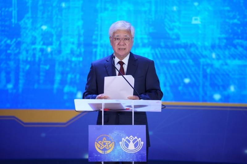 Ủy viên Bộ Chính trị, Bí thư Trung ương Đảng, Chủ tịch Ủy ban Trung ương MTTQ Việt Nam Đỗ Văn Chiến phát biểu chỉ đạo tại lễ trao giải. Ủy viên Bộ Chính trị, Bí thư Trung ương Đảng, Chủ tịch Ủy ban Trung ương MTTQ Việt Nam Đỗ Văn Chiến phát biểu chỉ đạo tại lễ trao giải.