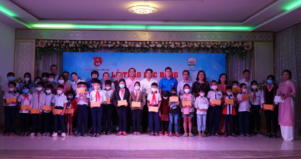 VESAF hỗ trợ 166 suất học bổng cho sinh viên và học sinh ở thành phố Huế