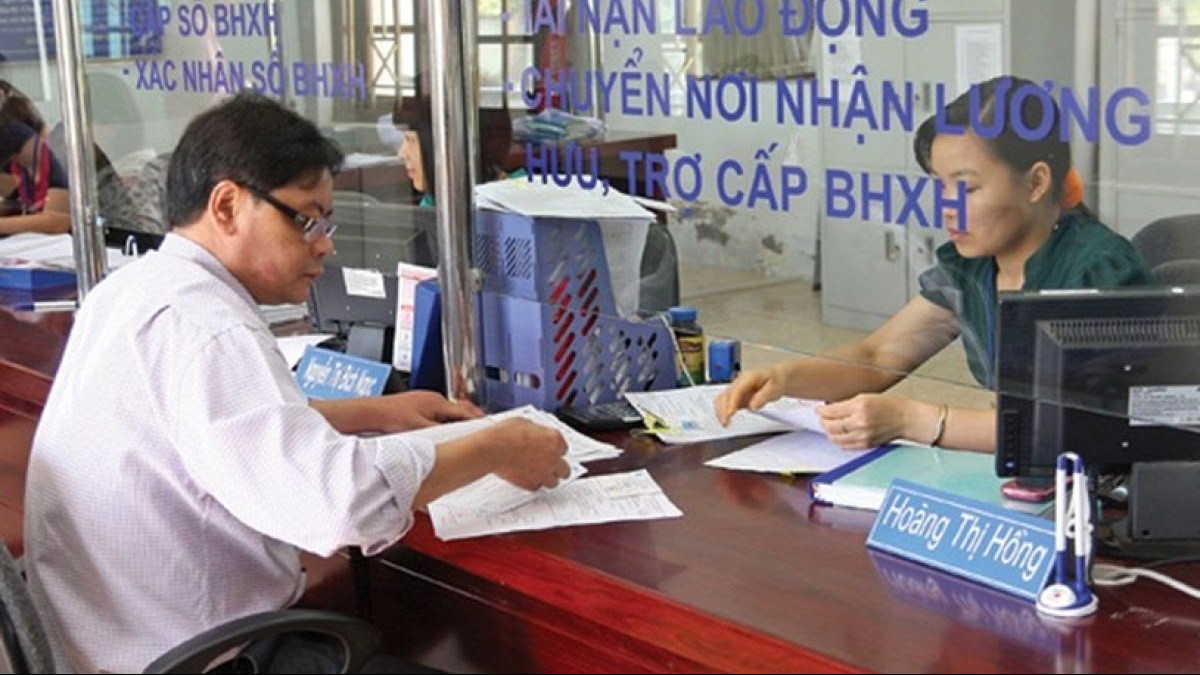 Chính sách nổi bật về bảo hiểm xã hội, ngân hàng có hiệu lực từ tháng 11/2025