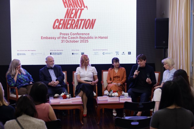 Triển lãm ảnh “Little Hanoi: Thế hệ tiếp nối”: Hành trình của thế hệ trẻ Việt tại Cộng hòa Séc