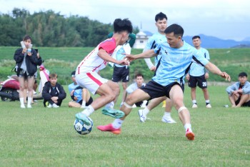 giai bong da nguoi viet tai nhat ban quyen gop ung ho dong bao mien trung gap thien tai