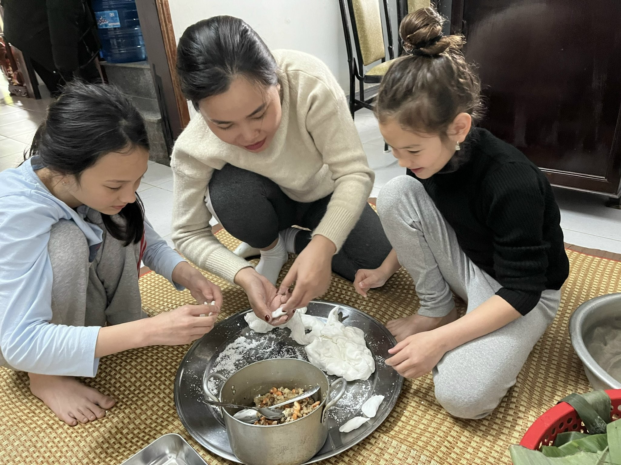 Từ Chartres (Pháp) dạy con nói tiếng quê nhà