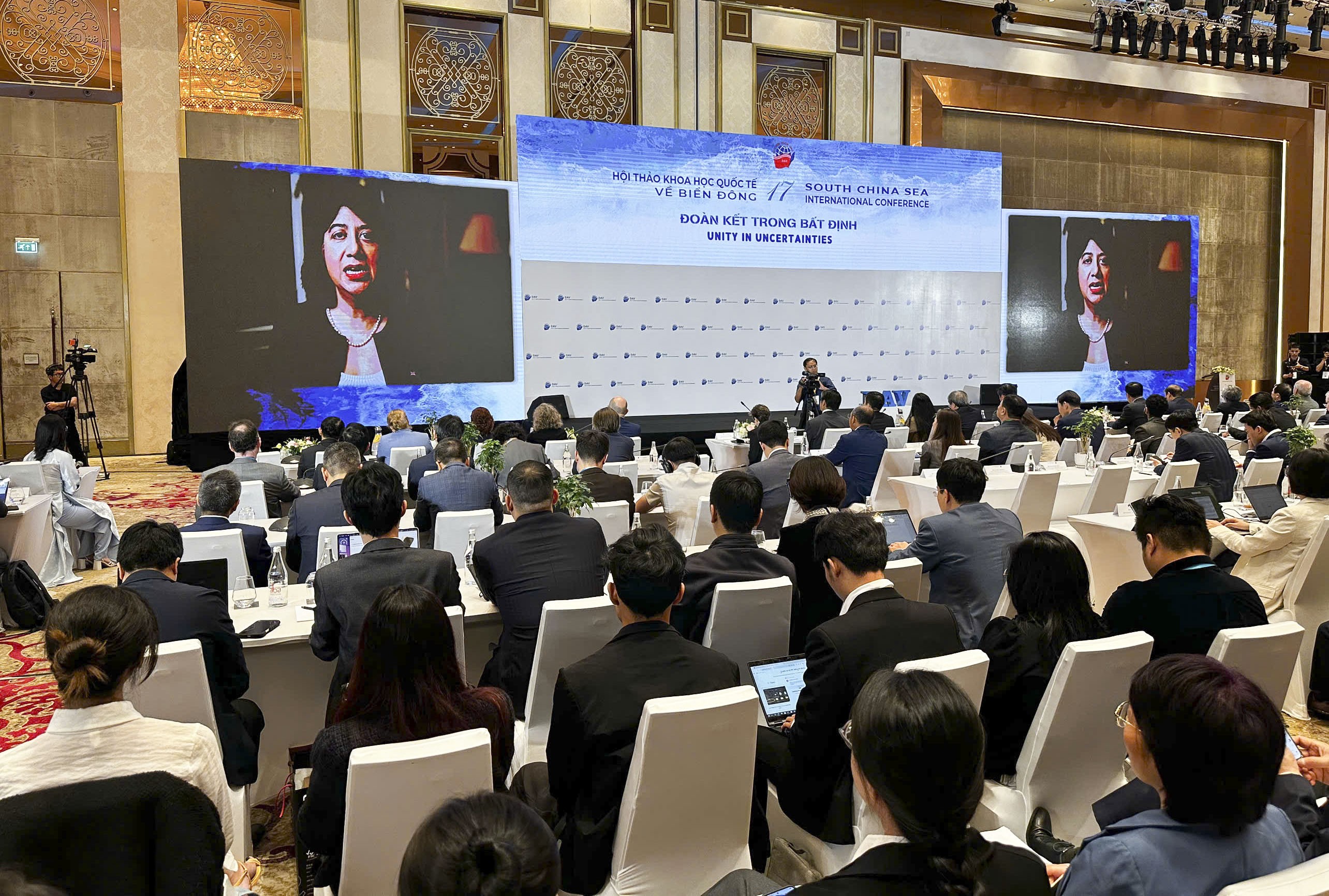 Cùng nhau vượt qua bất định vì một Biển Đông hòa bình, ổn định và thịnh vượng Cùng nhau vượt qua bất định vì một Biển Đông hòa bình, ổn định và thịnh vượng