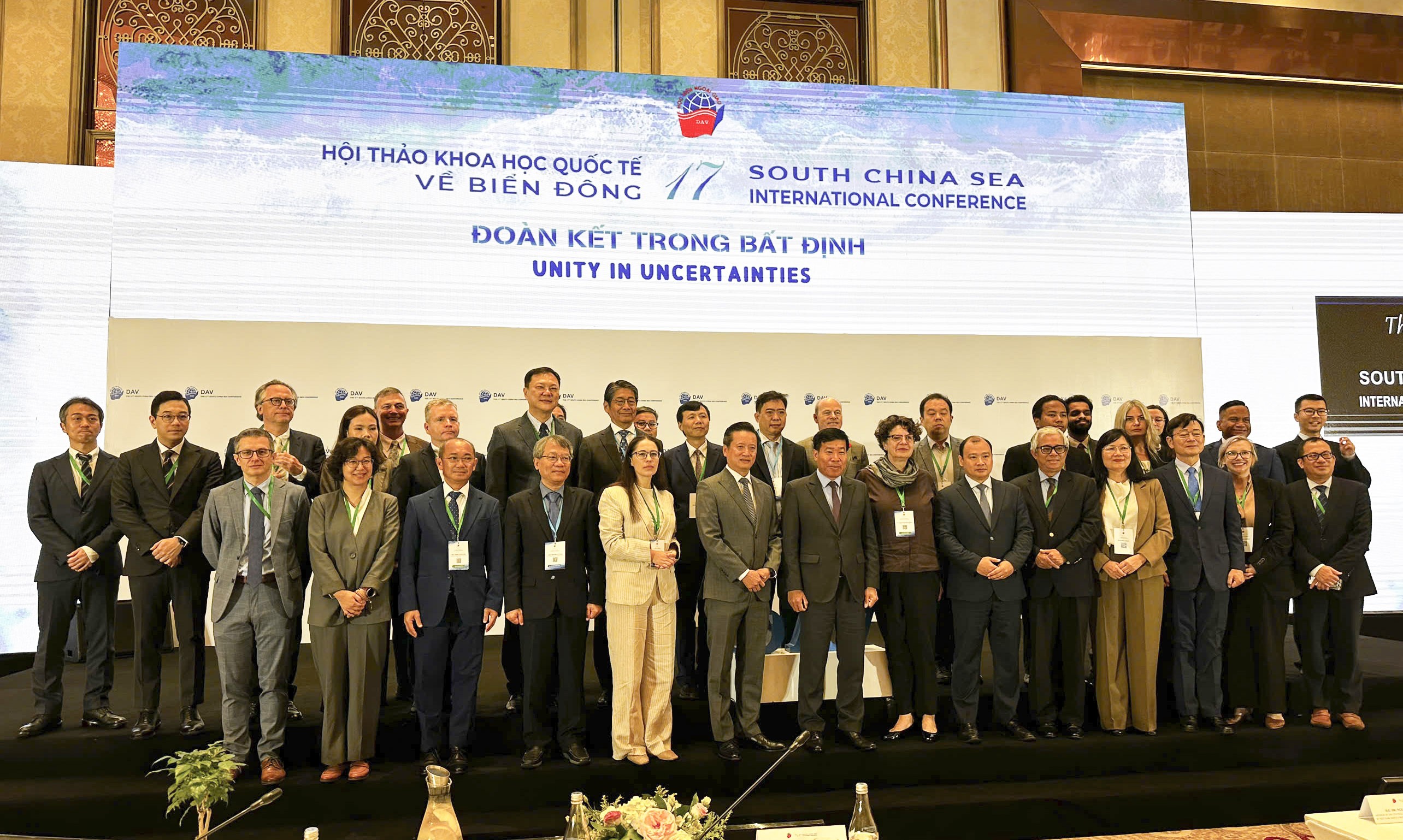 Cùng nhau vượt qua bất định vì một Biển Đông hòa bình, ổn định và thịnh vượng Cùng nhau vượt qua bất định vì một Biển Đông hòa bình, ổn định và thịnh vượng