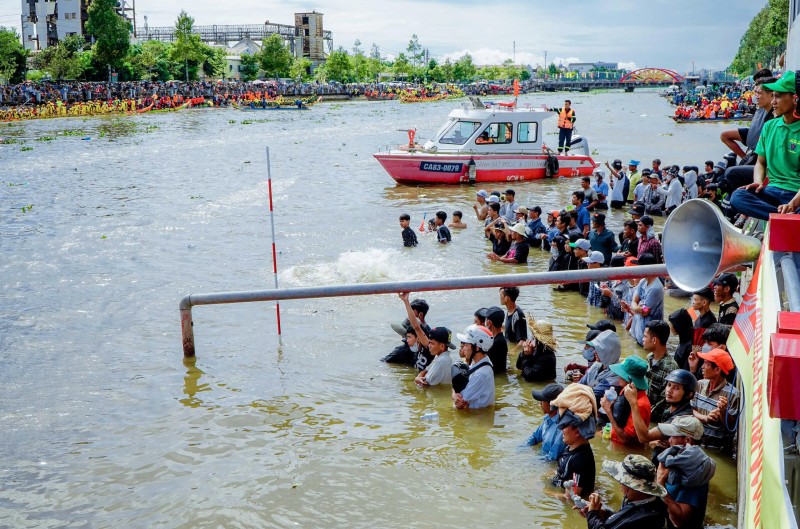 61 đội tranh tài tại Giải đua ghe Ngo - Lễ hội Óoc Om Bóc thành phố Cần Thơ năm 2025 61 đội tranh tài tại Giải đua ghe Ngo - Lễ hội Óoc Om Bóc thành phố Cần Thơ năm 2025