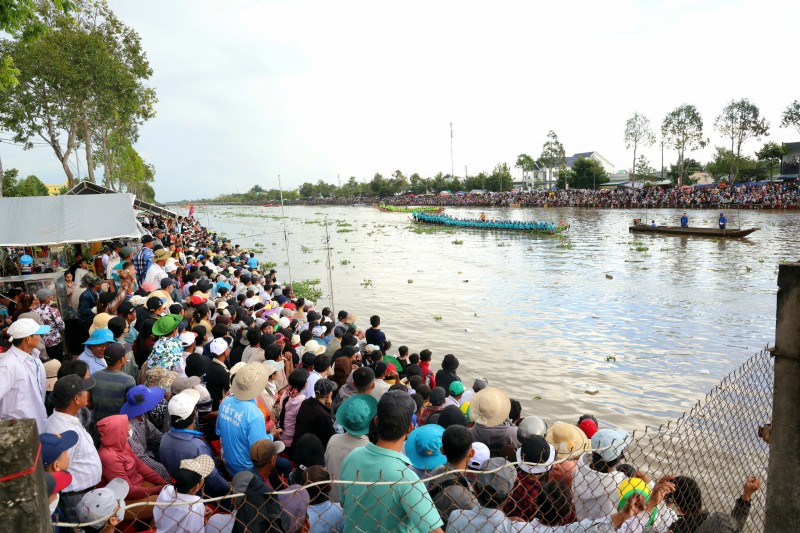 61 đội tranh tài tại Giải đua ghe Ngo - Lễ hội Óoc Om Bóc thành phố Cần Thơ năm 2025 61 đội tranh tài tại Giải đua ghe Ngo - Lễ hội Óoc Om Bóc thành phố Cần Thơ năm 2025