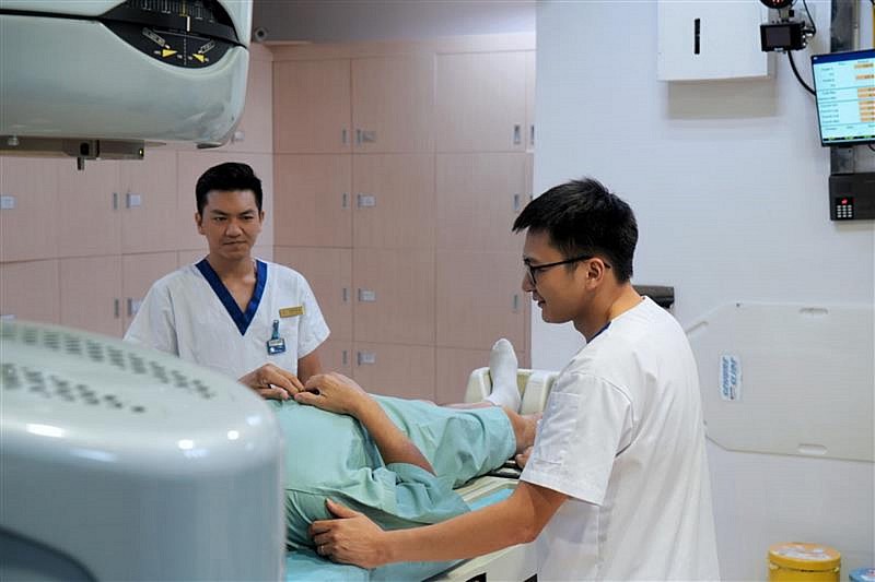 Vinmec điều trị thành công ung thư tiền liệt tuyến nhờ phác đồ xạ trị mới nhất thế giới Vinmec điều trị thành công ung thư tiền liệt tuyến nhờ phác đồ xạ trị mới nhất thế giới