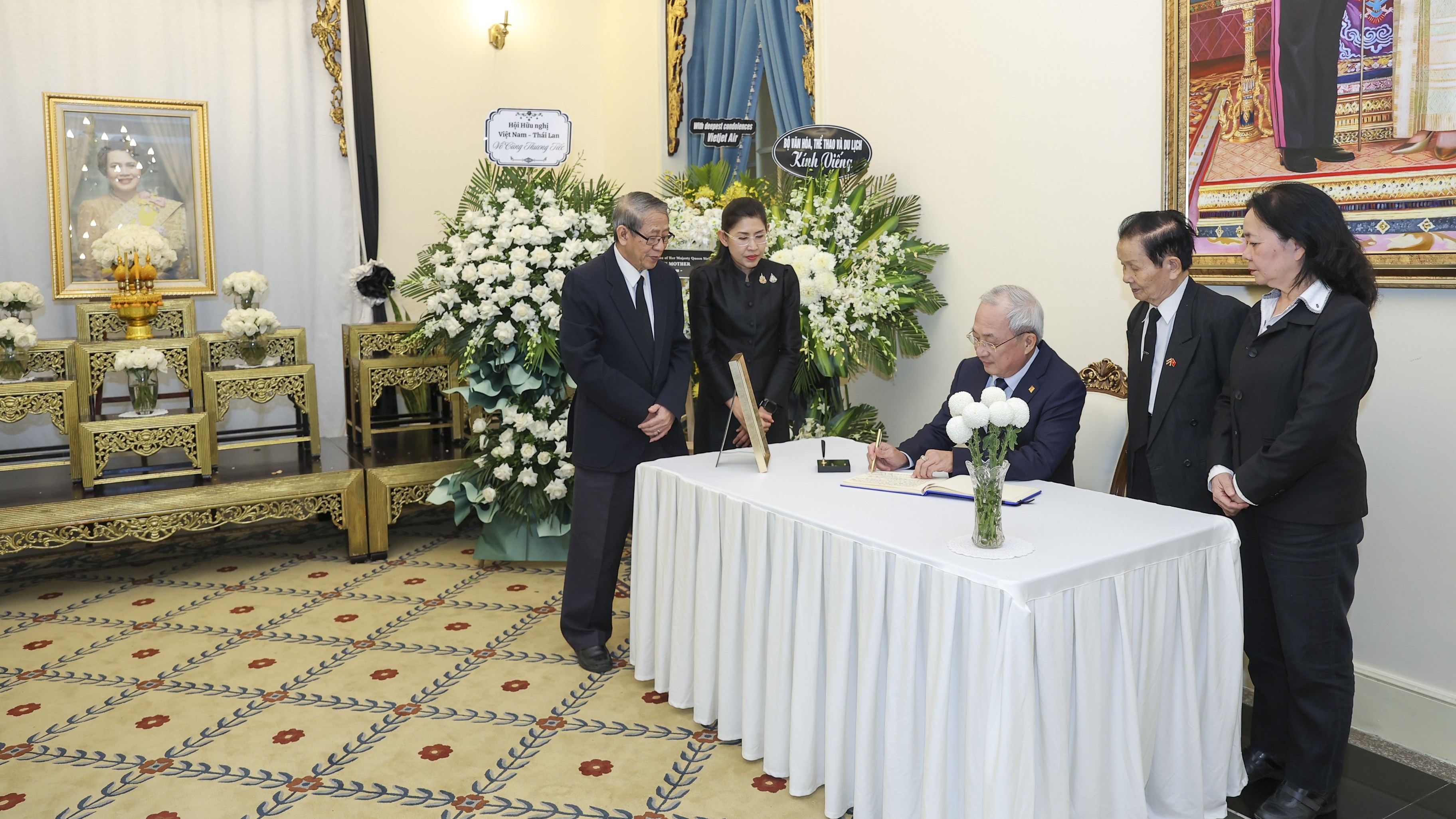 Hội hữu nghị Việt Nam - Thái Lan chia buồn Hoàng Thái hậu Vương quốc Thái Lan Sirikit từ trần