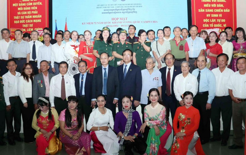 Củng cố, phát triển tình hữu nghị truyền thống giữa nhân dân Việt Nam - Campuchia Củng cố, phát triển tình hữu nghị truyền thống giữa nhân dân Việt Nam - Campuchia