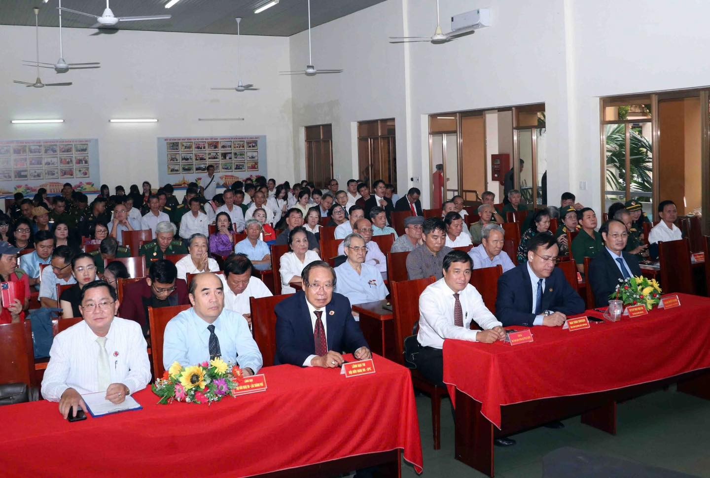 Củng cố, phát triển tình hữu nghị truyền thống giữa nhân dân Việt Nam - Campuchia Củng cố, phát triển tình hữu nghị truyền thống giữa nhân dân Việt Nam - Campuchia