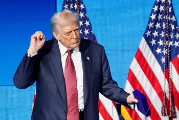 Tin quốc tế ngày 07/11: Mỹ thu hồi khoảng 80.000 thị thực, Singapore áp dụng phạt đánh roi tội phạm lừa đảo trực tuyến