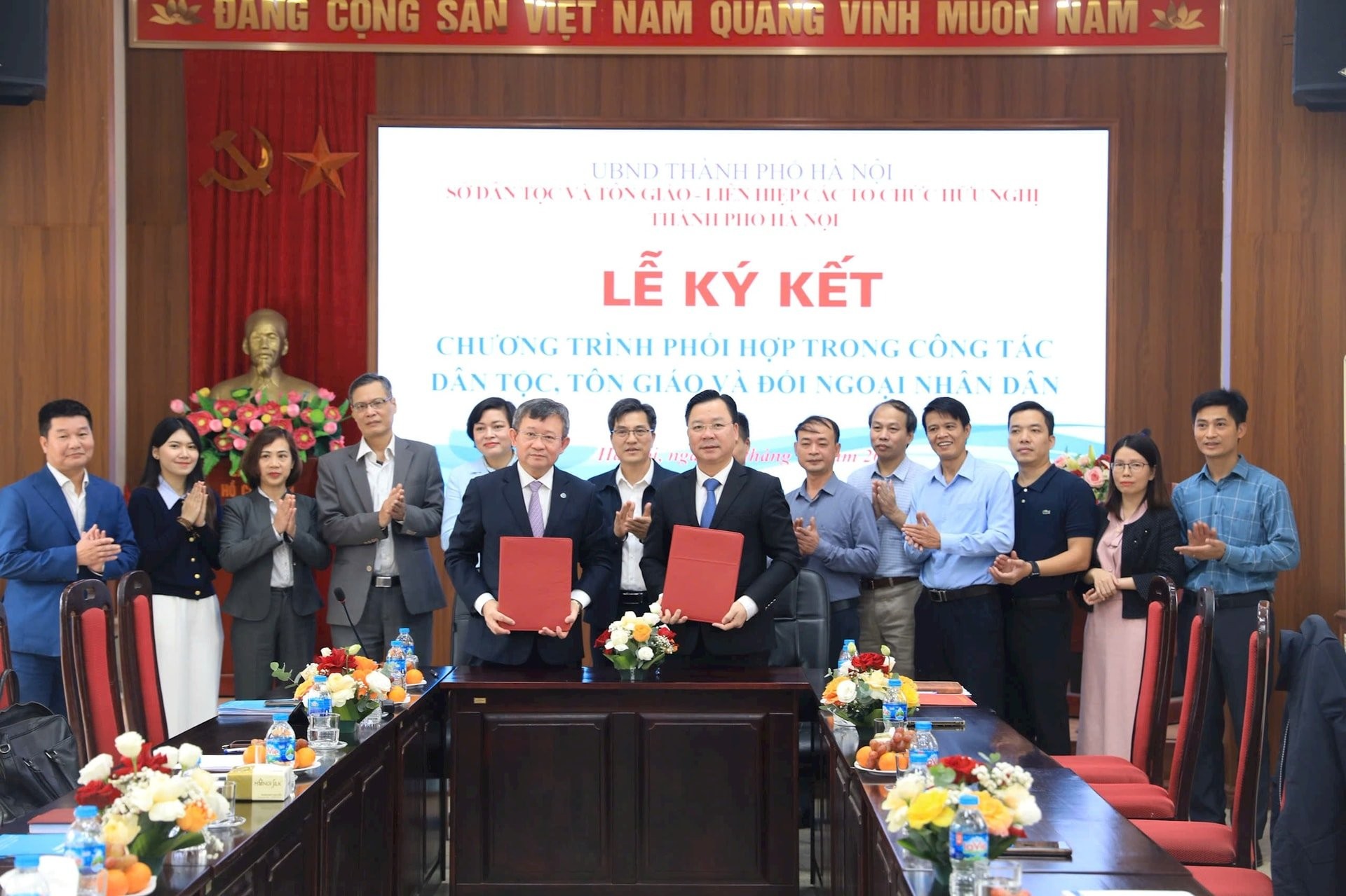 Phát huy sức mạnh đoàn kết trong công tác dân tộc, tôn giáo và đối ngoại nhân dân Thủ đô Phát huy sức mạnh đoàn kết trong công tác dân tộc, tôn giáo và đối ngoại nhân dân Thủ đô