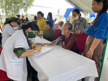 kham benh cap thuoc cho nguoi dan bien gioi viet nam campuchia