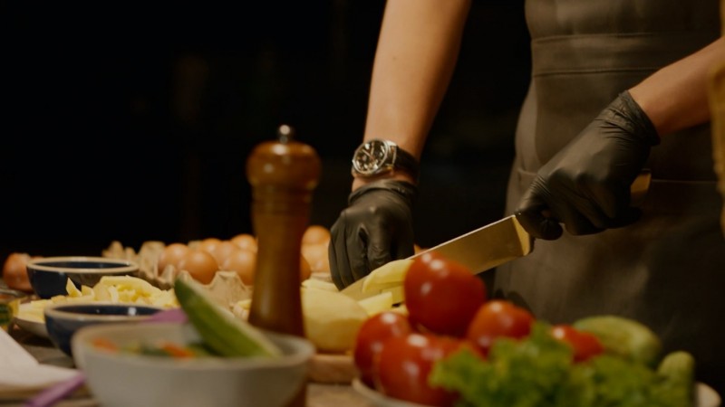 Đầu bếp là một trong những nghề cần sự tập trung cao độ và áp lực cực lớn.