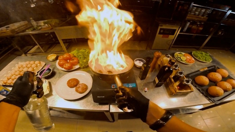 Hành trình theo đuổi đam mê của những người theo nghề Bếp