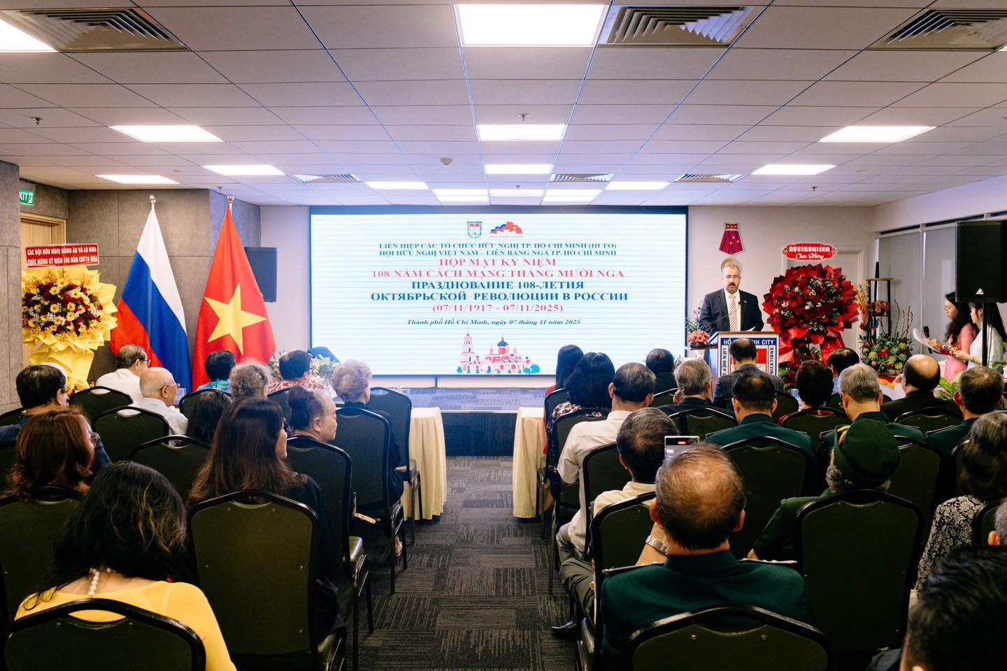 Thành phố Hồ Chí Minh tôn vinh 108 năm Cách mạng Tháng Mười Nga Thành phố Hồ Chí Minh tôn vinh 108 năm Cách mạng Tháng Mười Nga