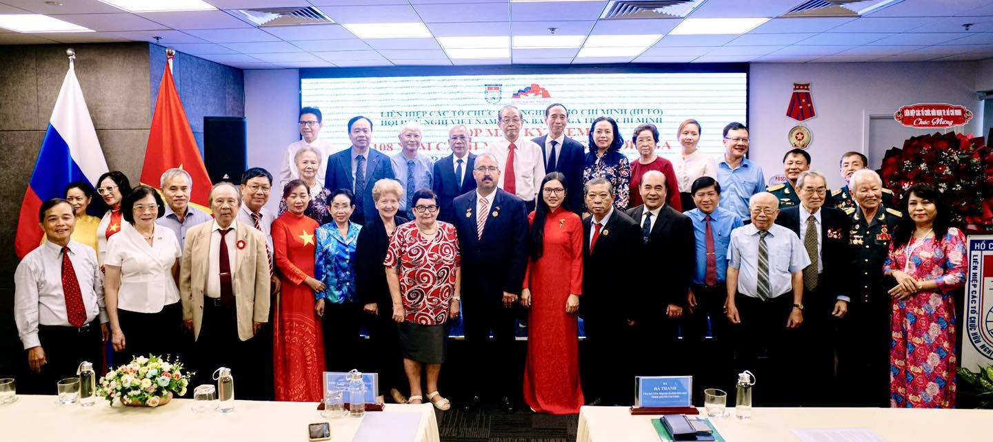 Thành phố Hồ Chí Minh tôn vinh 108 năm Cách mạng Tháng Mười Nga Thành phố Hồ Chí Minh tôn vinh 108 năm Cách mạng Tháng Mười Nga