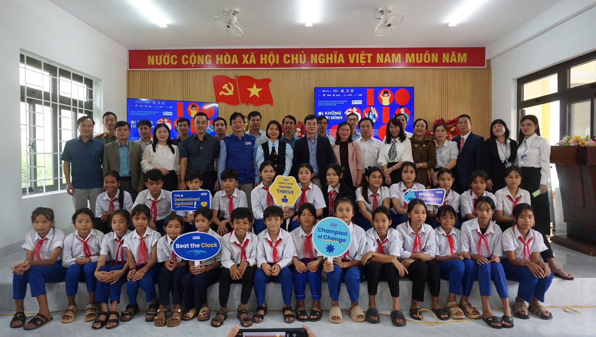 Trao cơ hội để trẻ em bắt đầu hành trình số Trao cơ hội để trẻ em bắt đầu hành trình số