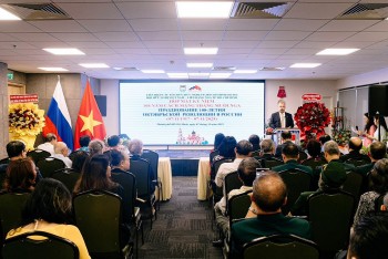 thanh pho ho chi minh ton vinh 108 nam cach mang thang muoi nga