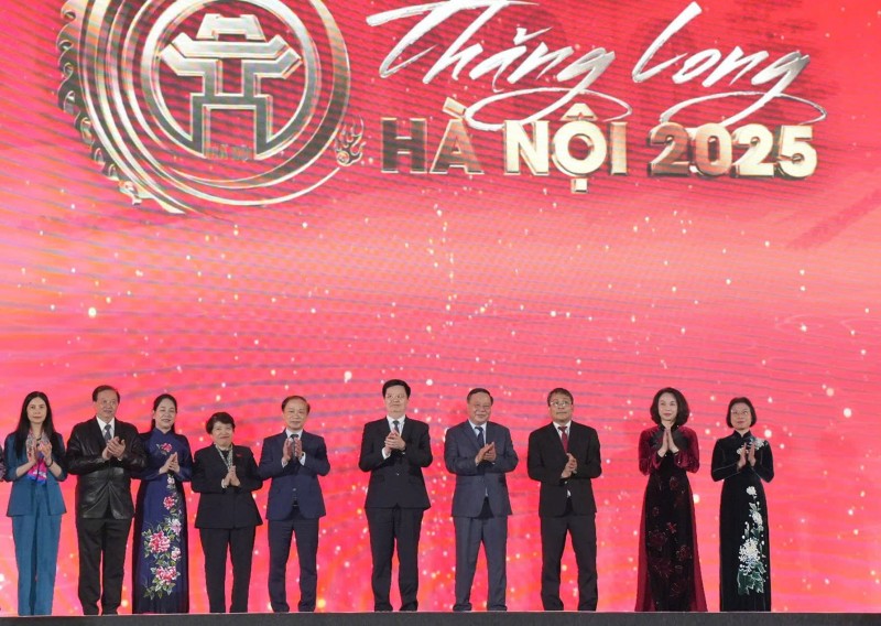 Lãnh đạo Trung ương và thành phố Hà Nội dự lễ khai mạc. (Ảnh: T.L) Lãnh đạo Trung ương và thành phố Hà Nội dự lễ khai mạc. (Ảnh: T.L)