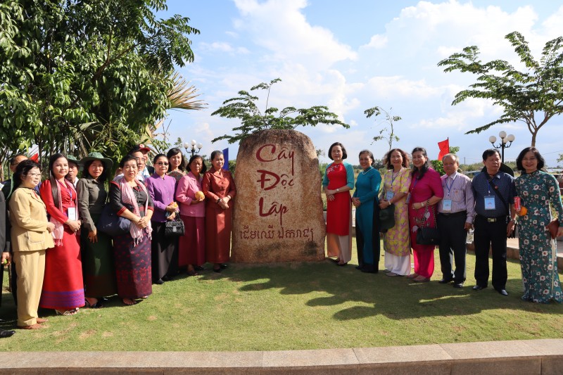 Chân thành, linh hoạt, sáng tạo: Bản sắc trong giao lưu nhân dân Việt Nam với các nước láng giềng