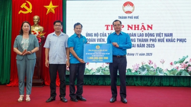 Tổng LĐLĐ Việt Nam hỗ trợ 1 tỉ đồng giúp thành phố Huế khắc phục hậu quả bão lũ