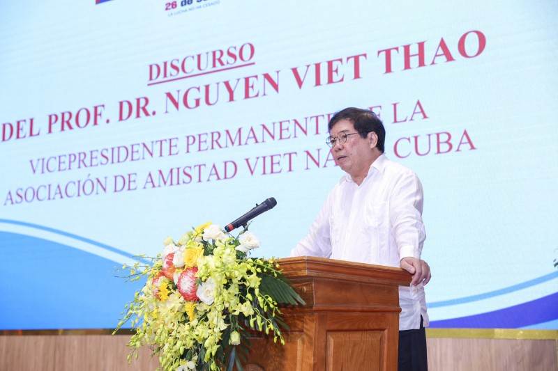 PGS.TS Nguyễn Viết Thảo, Phó Chủ tịch thường trực Hội hữu nghị Việt Nam - Cuba, phát biểu tại chương trình Gặp gỡ hữu nghị Việt Nam - Cuba nhân kỷ niệm 72 năm cuộc tiến công pháo đài Moncada, ngày 26/7/2025. (Ảnh: Đinh Hòa)