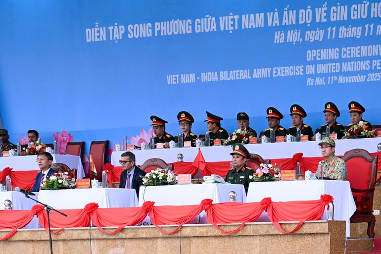 Các đại biểu tại Lễ khai mạc diễn tập VINBAX 2025. Các đại biểu tại Lễ khai mạc diễn tập VINBAX 2025.