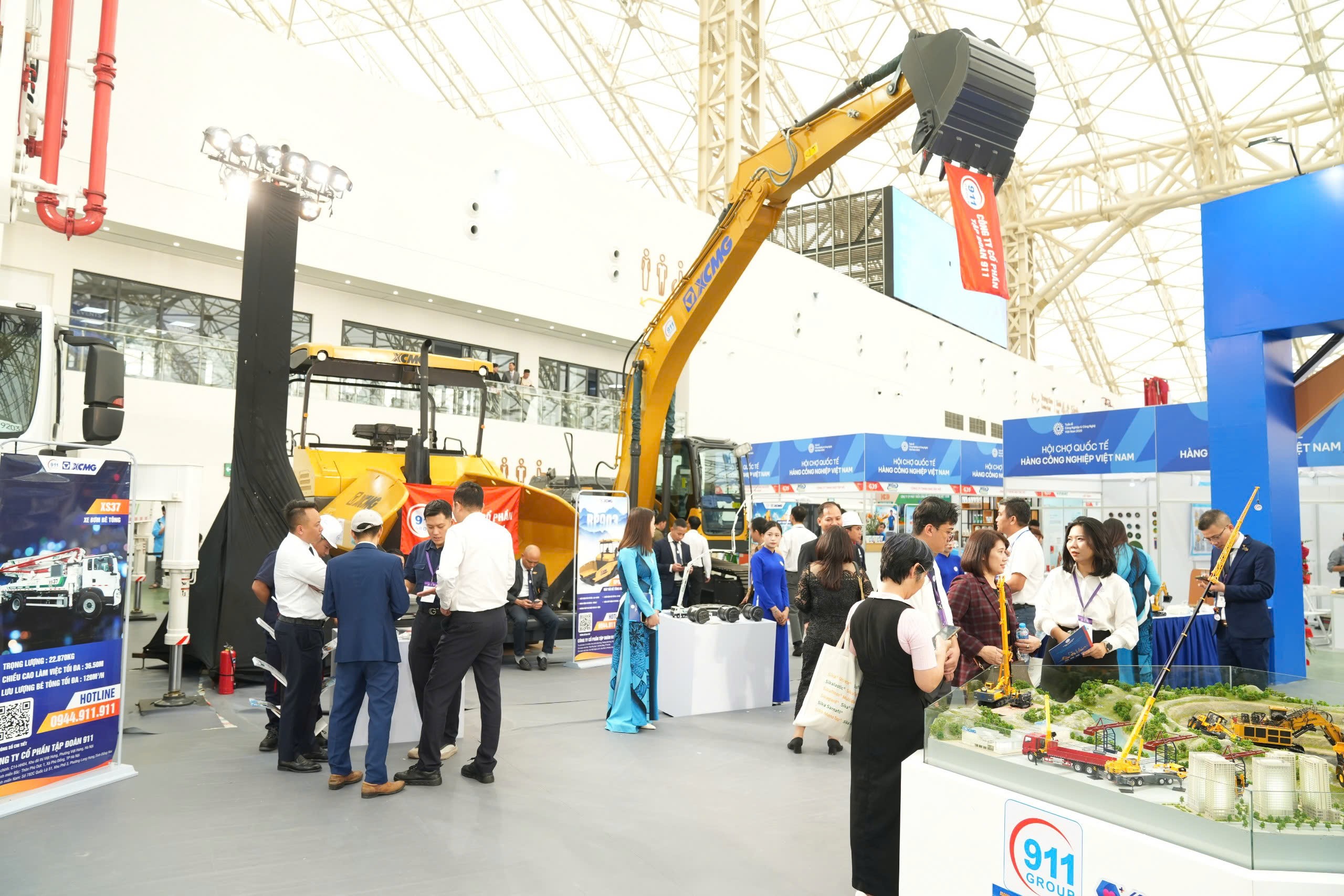 Tại Tuần lễ Công nghiệp và Công nghệ Việt Nam 2025, cộng đồng doanh nghiệp và khách tham quan sẽ được trải nghiệm liền mạch 5 triển lãm chuyên ngành hàng đầu quốc gia, tạo nên chuỗi giá trị liên kết toàn diện chưa từng có. Tại Tuần lễ Công nghiệp và Công nghệ Việt Nam 2025, cộng đồng doanh nghiệp và khách tham quan sẽ được trải nghiệm liền mạch 5 triển lãm chuyên ngành hàng đầu quốc gia, tạo nên chuỗi giá trị liên kết toàn diện chưa từng có.