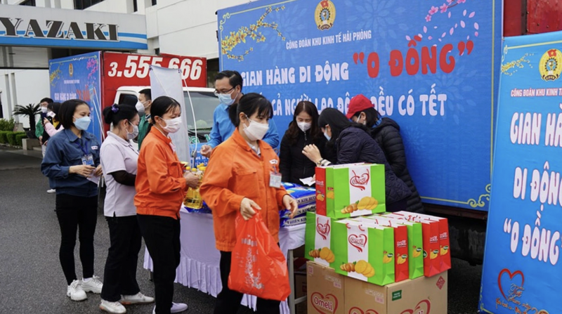 Mô hình chợ tết công đoàn được Tổng LĐLĐ Việt Nam triển khai nhiều năm qua. (Ảnh: T.L) Mô hình chợ tết công đoàn được Tổng LĐLĐ Việt Nam triển khai nhiều năm qua. (Ảnh: T.L)