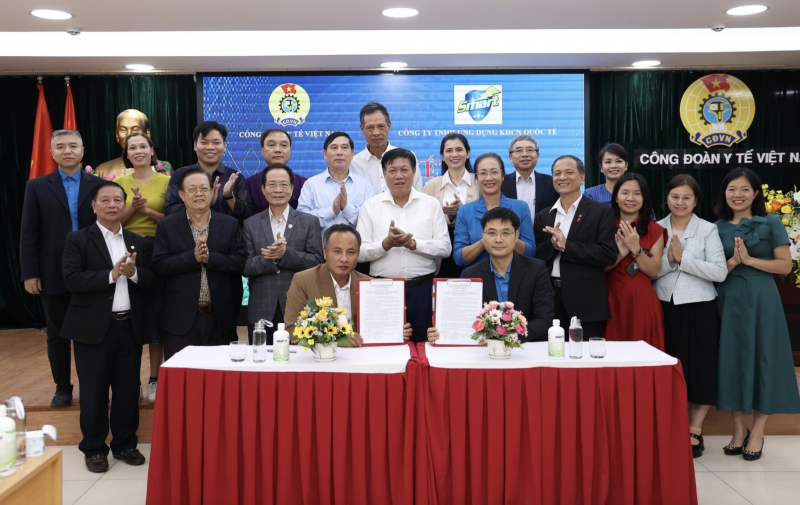 Thứ trưởng Đỗ Xuân Tuyên chứng kiến lễ ký kết thỏa thuận hợp tác chương trình phúc lợi cho đoàn viên, người lao động ngành Y tế giai đoạn 2025–2028 giữa Công đoàn Y tế Việt Nam và Công ty TNHH Ứng dụng Khoa học Công nghệ Quốc tế. (Ảnh: T.L) Thứ trưởng Đỗ Xuân Tuyên chứng kiến lễ ký kết thỏa thuận hợp tác chương trình phúc lợi cho đoàn viên, người lao động ngành Y tế giai đoạn 2025–2028 giữa Công đoàn Y tế Việt Nam và Công ty TNHH Ứng dụng Khoa học Công nghệ Quốc tế. (Ảnh: T.L)