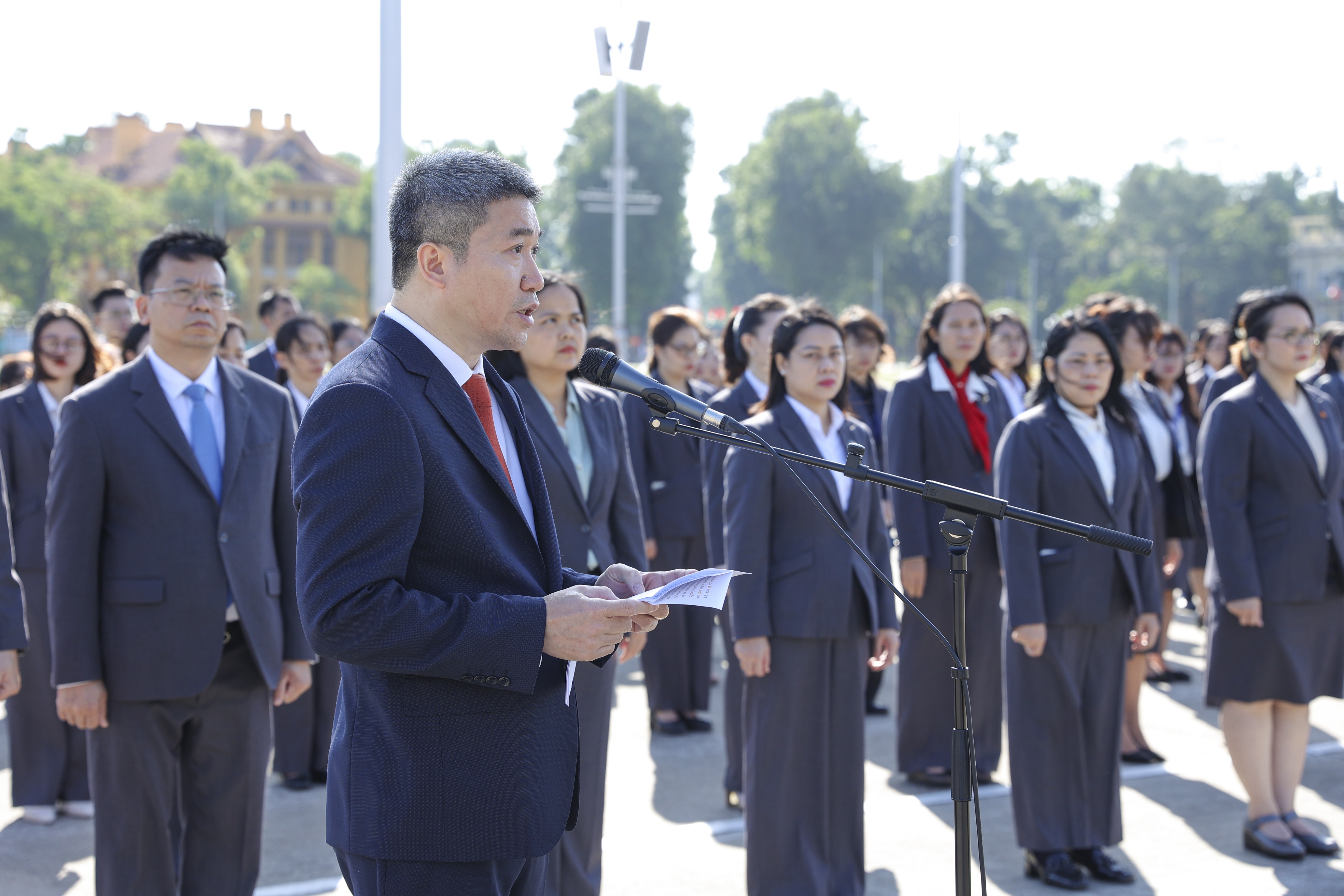 Liên hiệp các tổ chức hữu nghị Việt Nam tri ân Chủ tịch Hồ Chí Minh và báo cáo công tác nhân kỷ niệm 75 năm Ngày truyền thống
