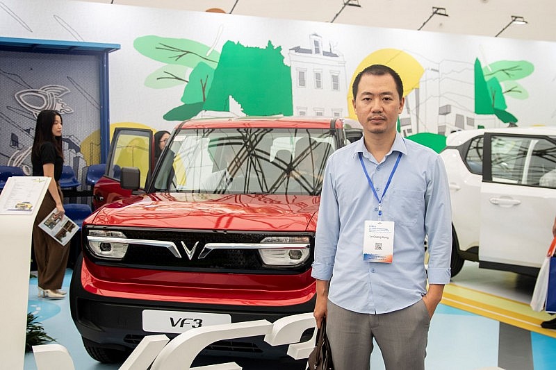 VinFast chinh phục người tham dự Tuần lễ Công nghiệp và Công nghệ Việt Nam 2025 bằng dải sản phẩm xe điện ấn tượng