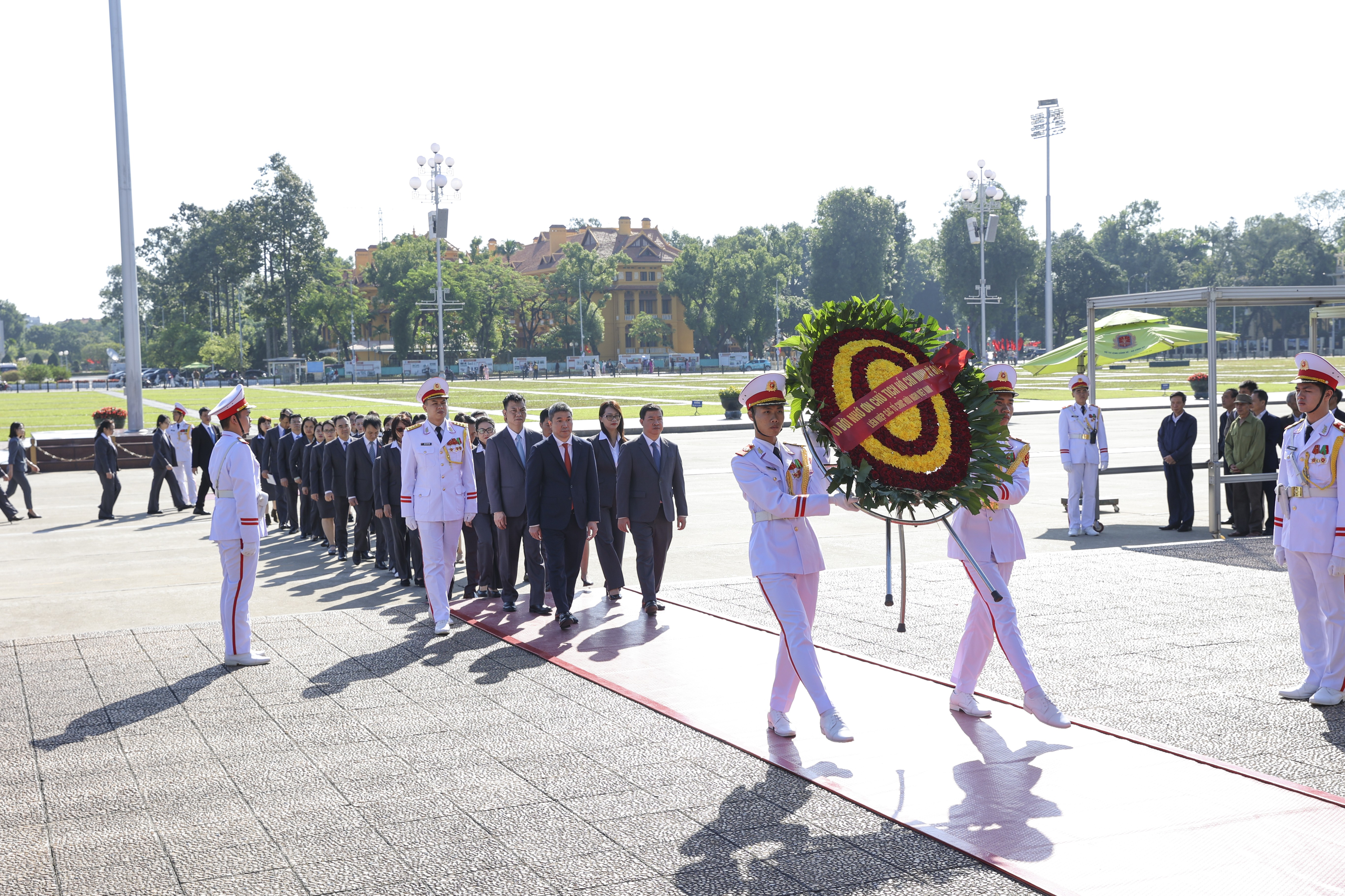 Liên hiệp các tổ chức hữu nghị Việt Nam tri ân Chủ tịch Hồ Chí Minh và báo cáo công tác nhân kỷ niệm 75 năm Ngày truyền thống