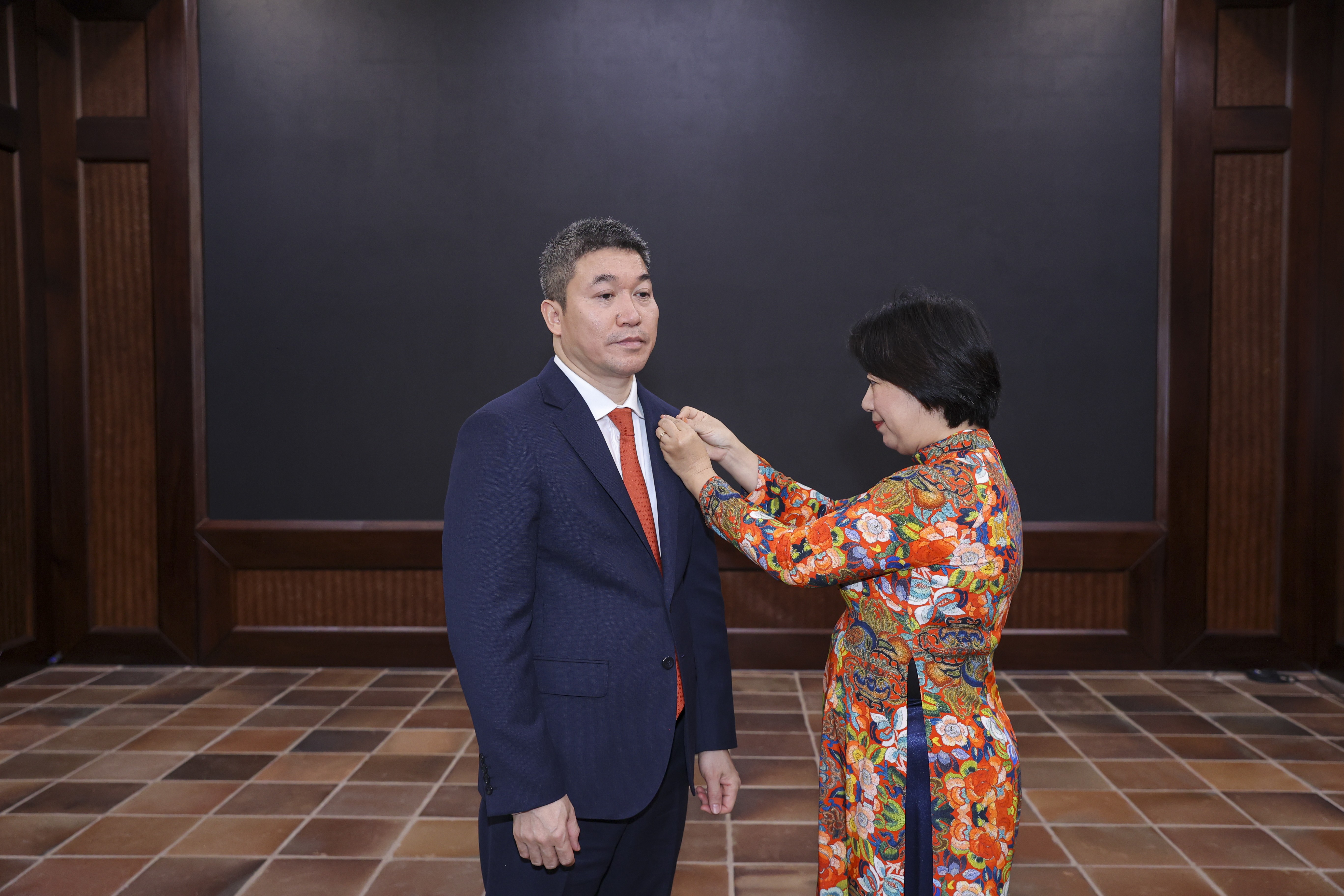 Liên hiệp các tổ chức hữu nghị Việt Nam tri ân Chủ tịch Hồ Chí Minh và báo cáo công tác nhân kỷ niệm 75 năm Ngày truyền thống