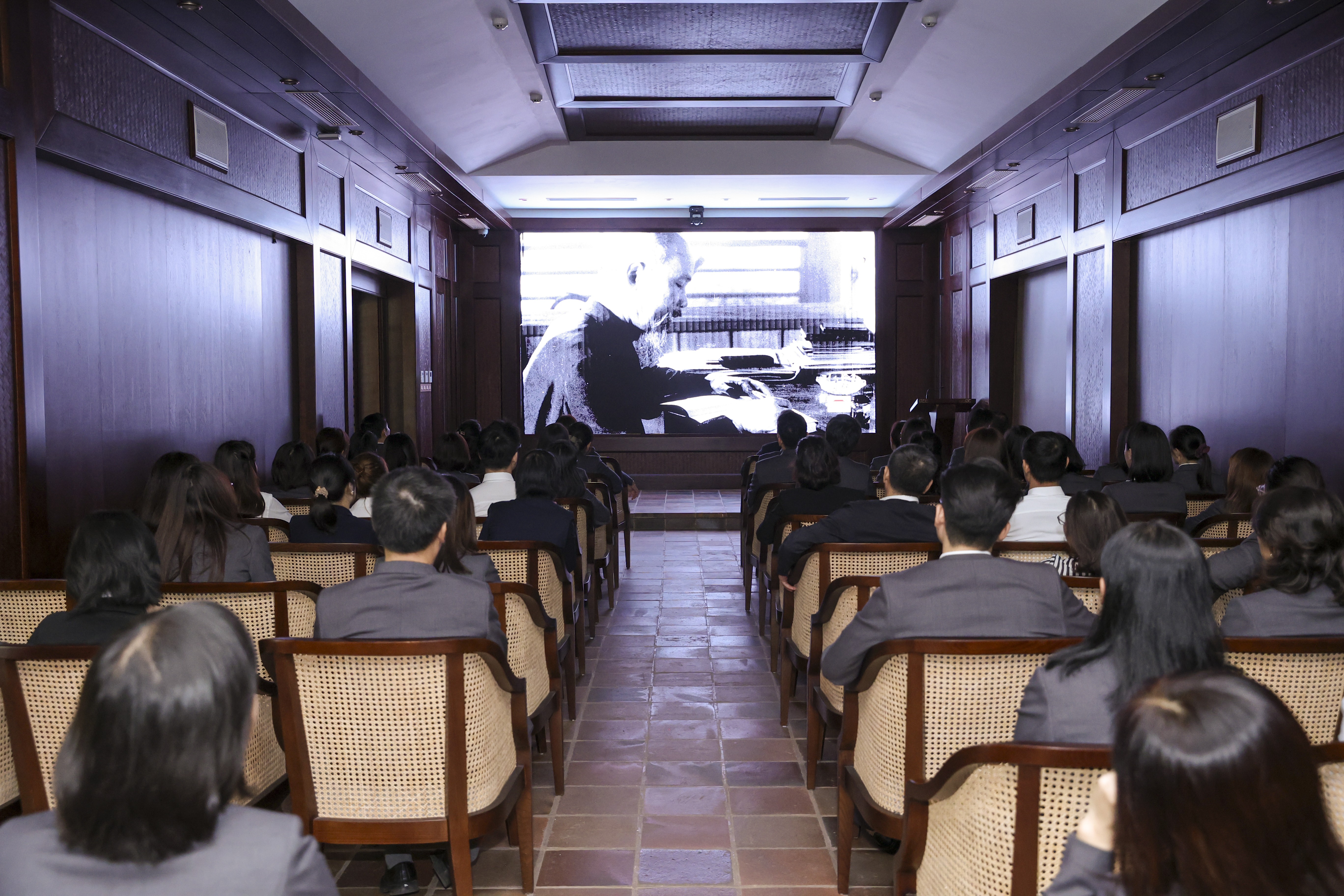 Liên hiệp các tổ chức hữu nghị Việt Nam tri ân Chủ tịch Hồ Chí Minh và báo cáo công tác nhân kỷ niệm 75 năm Ngày truyền thống