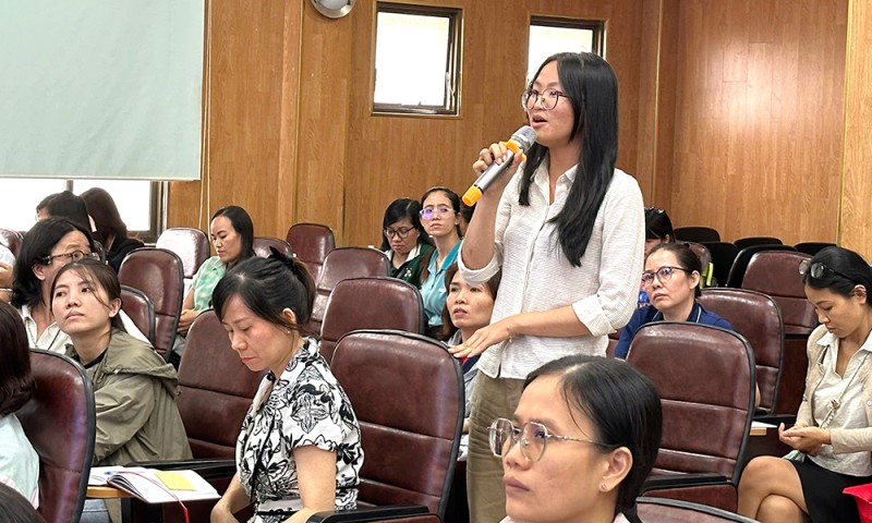 Nhiều thắc mắc của người lao động được giải đáp (Ảnh: T.L)