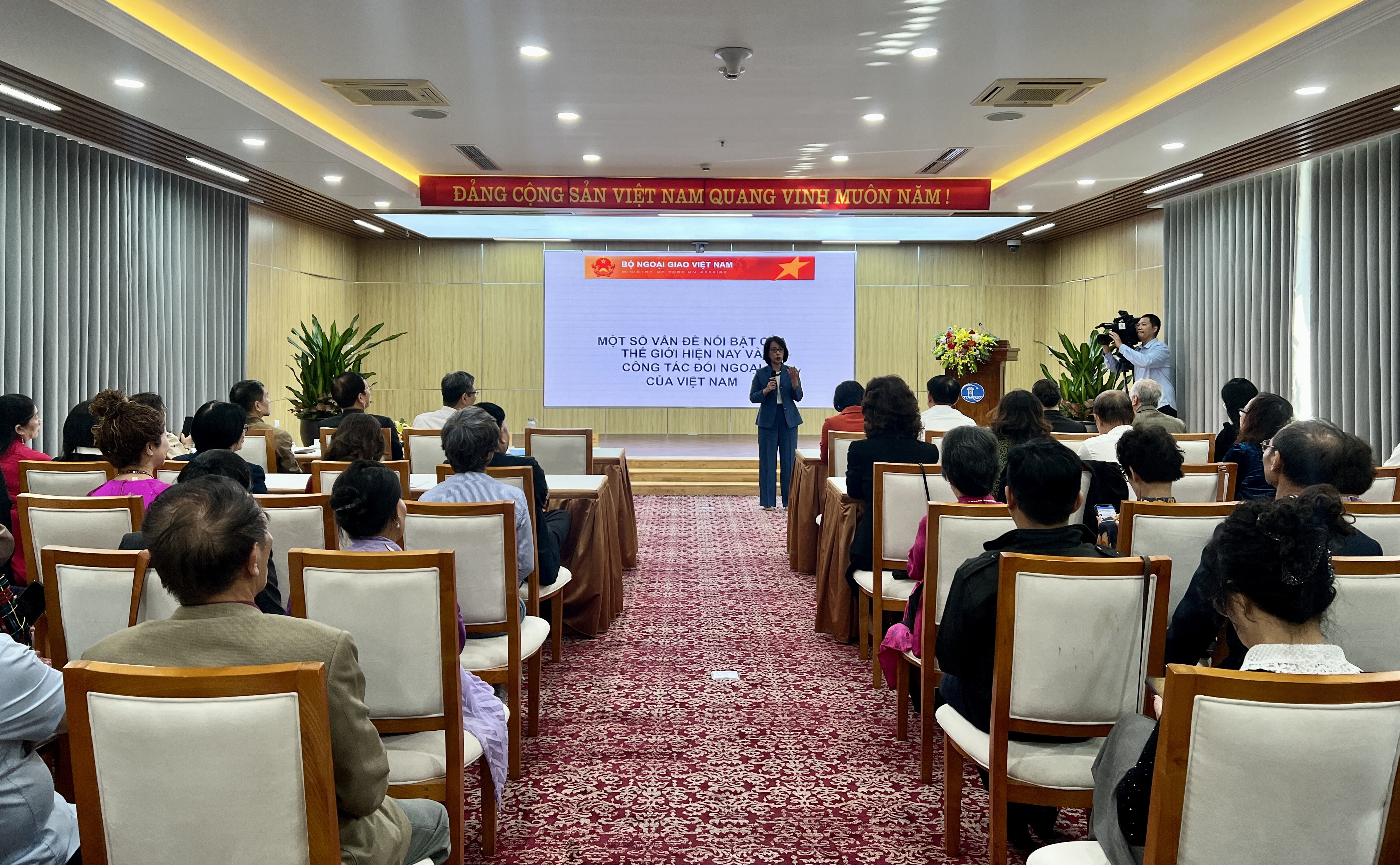 Bồi dưỡng nghiệp vụ thông tin đối ngoại cho đội ngũ làm đối ngoại nhân dân Thủ đô Bồi dưỡng nghiệp vụ thông tin cho đội ngũ làm đối ngoại nhân dân Thủ đô