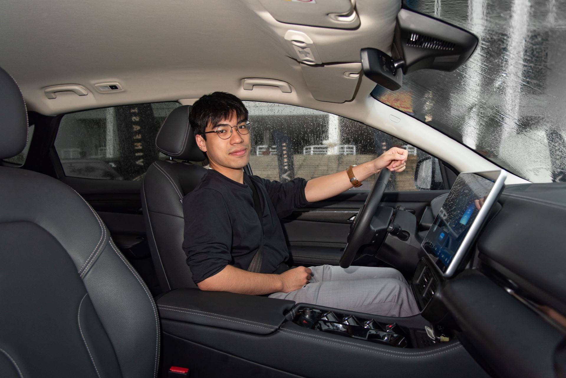 Người trẻ hào hứng sau tay lái VinFast VF 7 và VF 8: “Trải nghiệm thú vị, mang lại sự an tâm” Người trẻ hào hứng sau tay lái VinFast VF 7 và VF 8: “Trải nghiệm thú vị, mang lại sự an tâm”