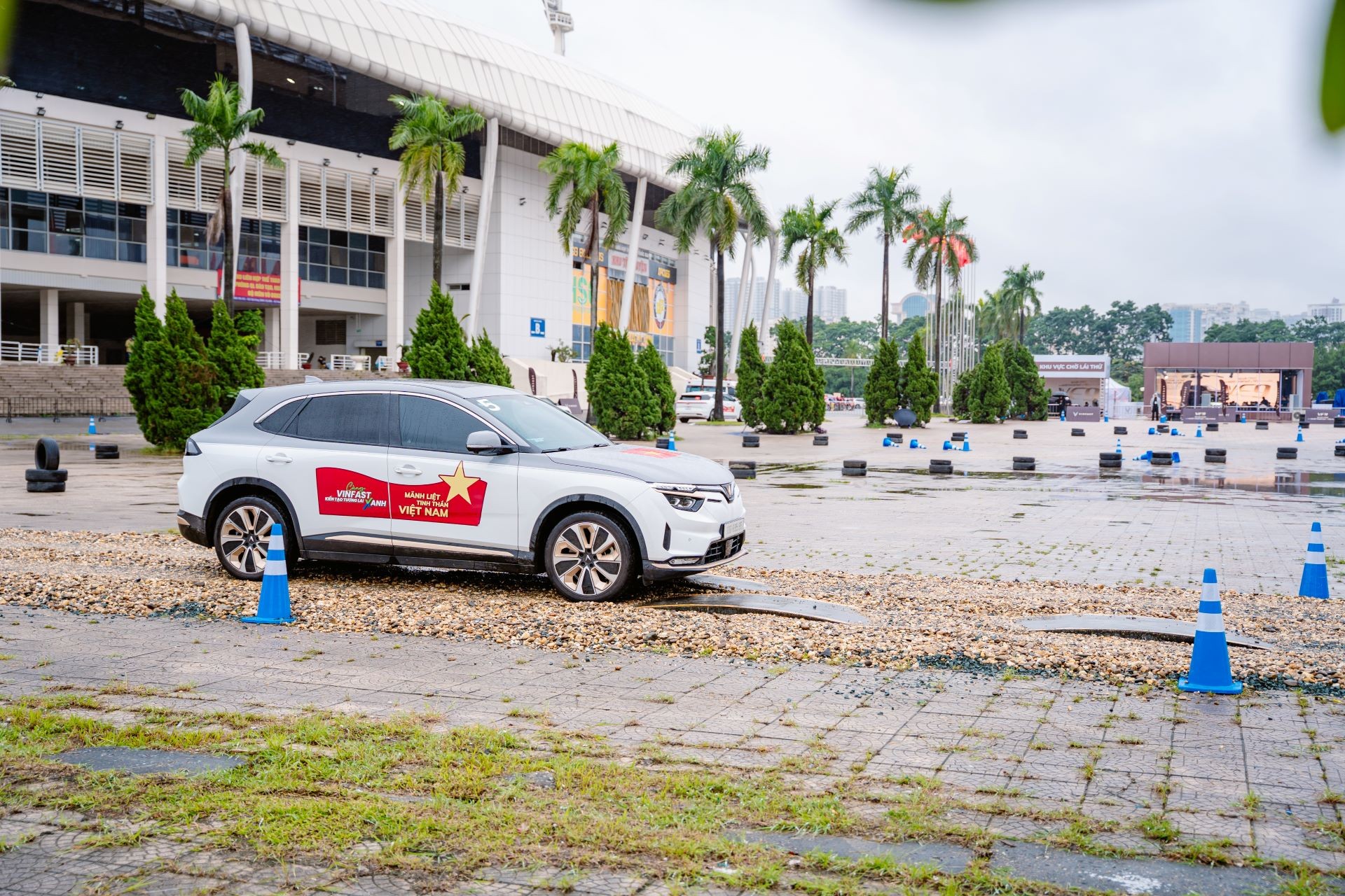 Người trẻ hào hứng sau tay lái VinFast VF 7 và VF 8: “Trải nghiệm thú vị, mang lại sự an tâm” Người trẻ hào hứng sau tay lái VinFast VF 7 và VF 8: “Trải nghiệm thú vị, mang lại sự an tâm”