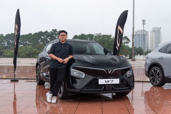 Người trẻ hào hứng sau tay lái VinFast VF 7 và VF 8: “Trải nghiệm thú vị, mang lại sự an tâm”