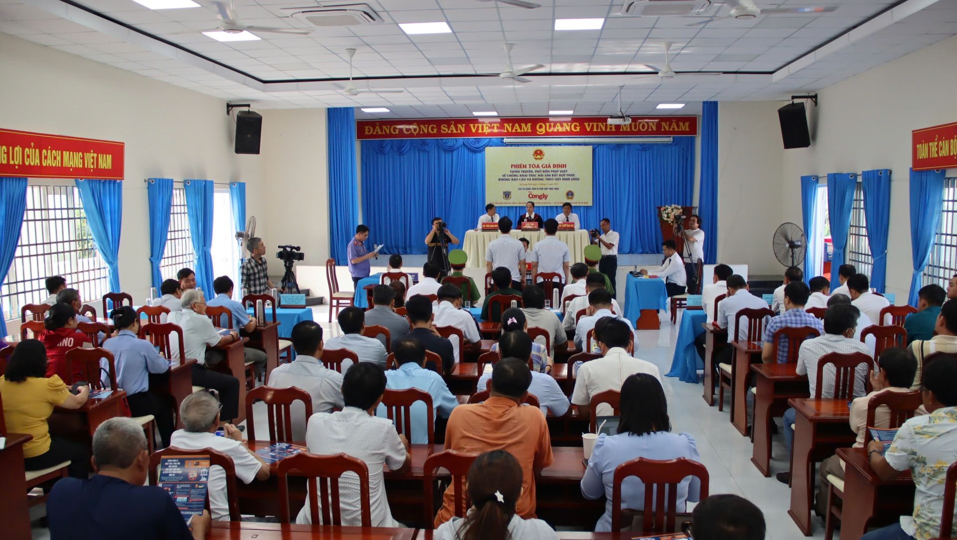 Phiên tòa giả định tái hiện hành vi vi phạm IUU: Bài học cảnh tỉnh mạnh mẽ với ngư dân Phiên tòa giả định hành vi vi phạm IUU cảnh báo mạnh mẽ ngư dân