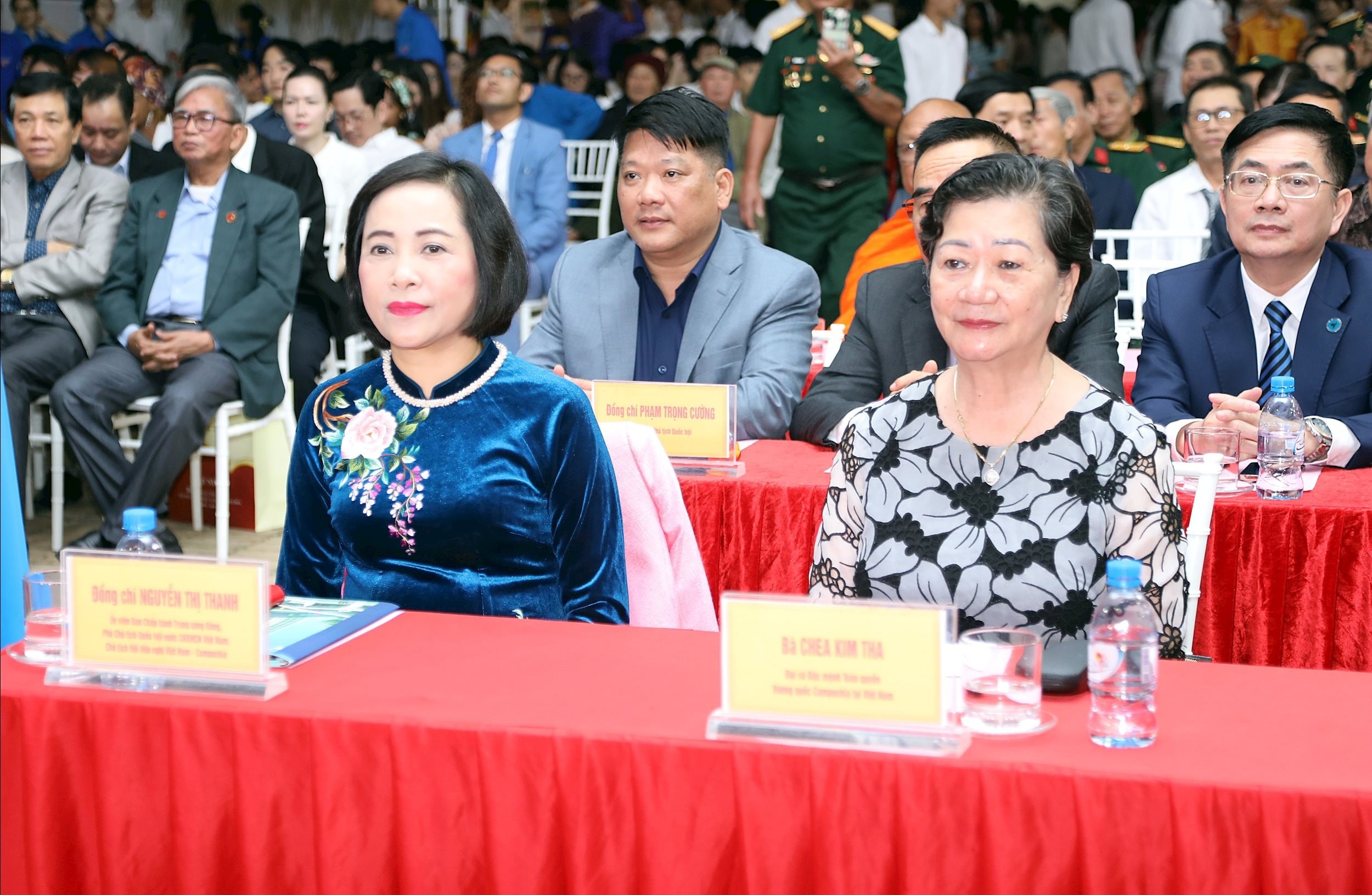 Nối vòng tay sinh viên Việt Nam - Campuchia Nối vòng tay sinh viên Việt Nam - Campuchia