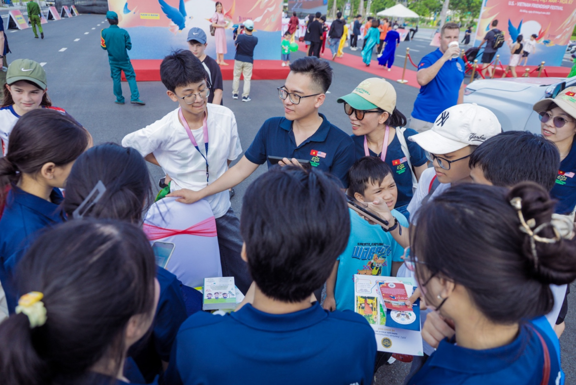 PeaceTrees Vietnam: Góp phần hàn gắn vết thương chiến tranh, vun đắp tương lai phát triển PeaceTrees Vietnam: Góp phần hàn gắn vết thương chiến tranh, vun đắp tương lai phát triển